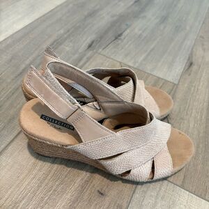 Collection by Clarks Lafley Krissy Crocodile Espadrille Wedge Sandals Tan size 7